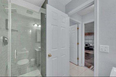 Casa en venta en Kissimmee, Florida, 5 dormitorios, 210.8 m2 № 2157434 - foto 24