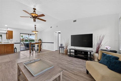 Villa ou maison à vendre à Punta Gorda, Floride: 3 chambres, 174.75 m2 № 2413526 - photo 12