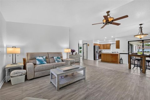 Villa ou maison à vendre à Punta Gorda, Floride: 3 chambres, 174.75 m2 № 2413526 - photo 13