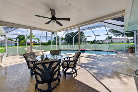 Villa ou maison à vendre à Punta Gorda, Floride: 3 chambres, 174.75 m2 № 2413526 - photo 4