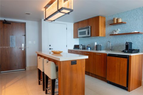 Condo in Miami Beach, Florida, 1 bedroom  № 1971612 - photo 13