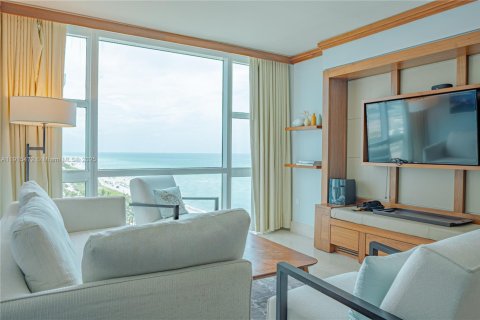 Condo in Miami Beach, Florida, 1 bedroom  № 1971612 - photo 1