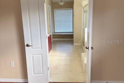 House in Deltona, Florida 5 bedrooms, 247.31 sq.m. № 2148982 - photo 10