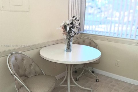 Купить кондоминиум в Санрайз, Флорида 2 спальни, 88.26м2, № 2030261 - фото 9