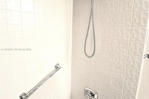 Купить кондоминиум в Санрайз, Флорида 2 спальни, 88.26м2, № 2030261 - фото 17