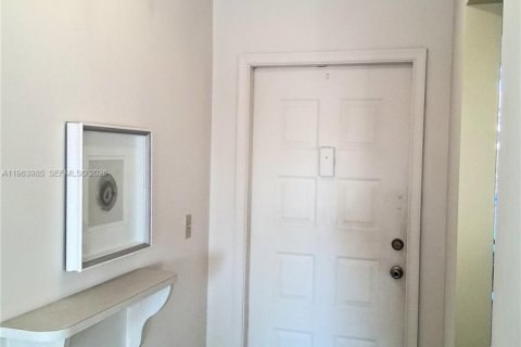 Купить кондоминиум в Санрайз, Флорида 2 спальни, 88.26м2, № 2030261 - фото 2