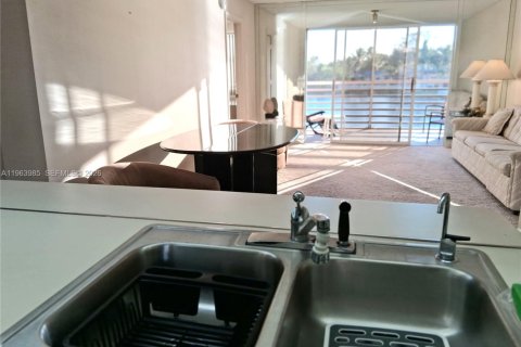 Купить кондоминиум в Санрайз, Флорида 2 спальни, 88.26м2, № 2030261 - фото 6