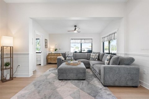 House in Holmes Beach, Florida 3 bedrooms, 153.85 sq.m. № 2092303 - photo 15