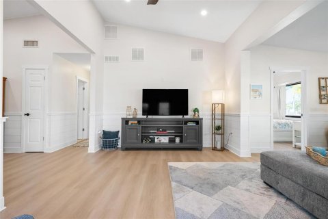House in Holmes Beach, Florida 3 bedrooms, 153.85 sq.m. № 2092303 - photo 21