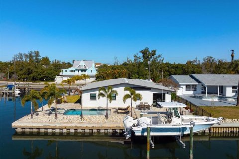 House in Holmes Beach, Florida 3 bedrooms, 153.85 sq.m. № 2092303 - photo 2