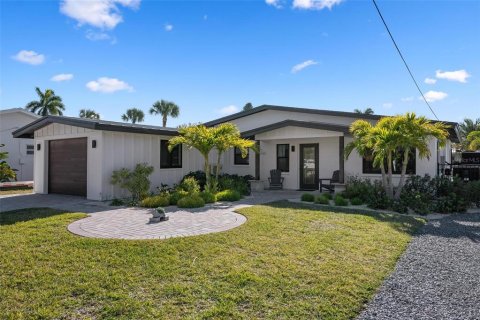 House in Holmes Beach, Florida 3 bedrooms, 153.85 sq.m. № 2092303 - photo 9