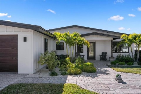 House in Holmes Beach, Florida 3 bedrooms, 153.85 sq.m. № 2092303 - photo 7
