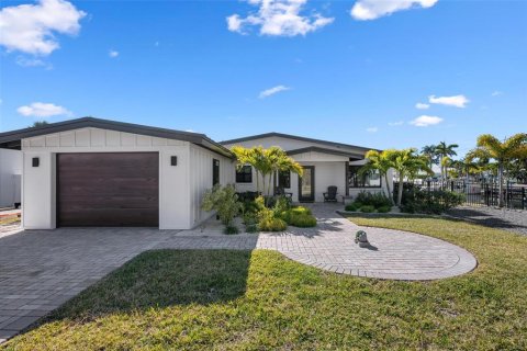 House in Holmes Beach, Florida 3 bedrooms, 153.85 sq.m. № 2092303 - photo 3