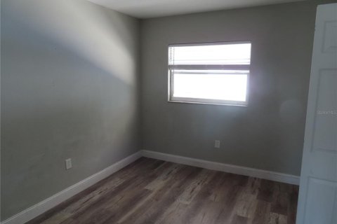Casa en venta en Brandon, Florida, 4 dormitorios, 156.73 m2 № 2219697 - foto 6