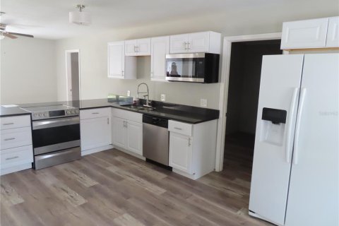 Casa en venta en Brandon, Florida, 4 dormitorios, 156.73 m2 № 2219697 - foto 2