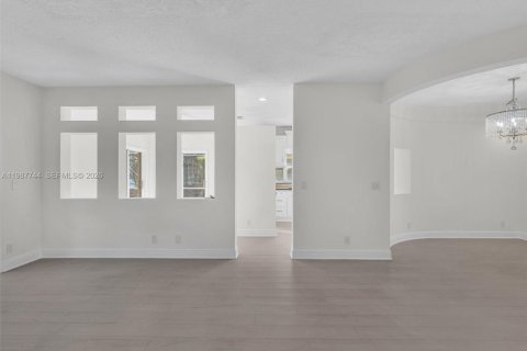 Снять в аренду виллу или дом в Корал-Спрингс, Флорида 4 спальни, 184.32м2, № 2051363 - фото 25