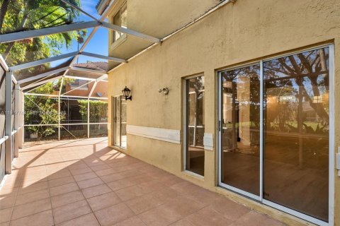 Снять в аренду виллу или дом в Корал-Спрингс, Флорида 4 спальни, 184.32м2, № 2051363 - фото 26