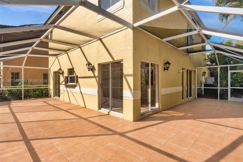 Снять в аренду виллу или дом в Корал-Спрингс, Флорида 4 спальни, 184.32м2, № 2051363 - фото 27