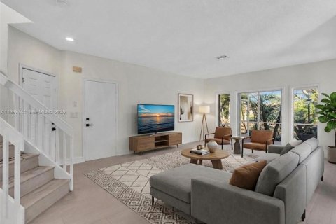 Снять в аренду виллу или дом в Корал-Спрингс, Флорида 4 спальни, 184.32м2, № 2051363 - фото 2