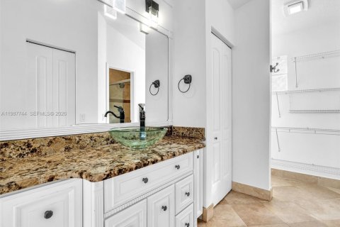 Снять в аренду виллу или дом в Корал-Спрингс, Флорида 4 спальни, 184.32м2, № 2051363 - фото 11