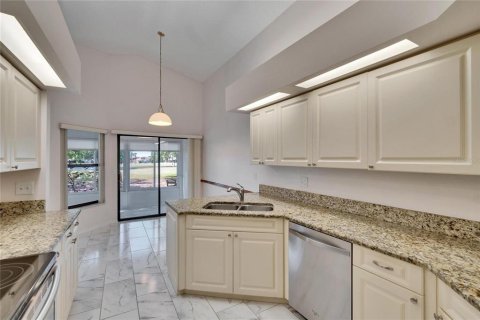 House in Sun City Center, Florida 3 bedrooms, 180.14 sq.m. № 1608179 - photo 10