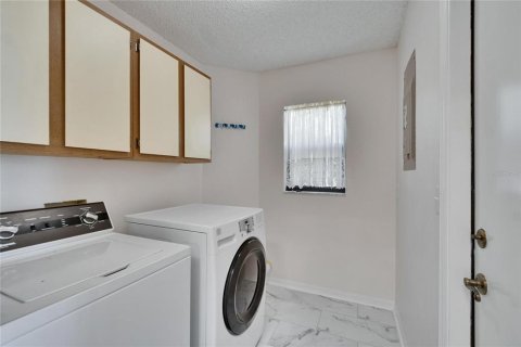 House in Sun City Center, Florida 3 bedrooms, 180.14 sq.m. № 1608179 - photo 21