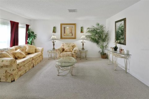 House in Clermont, Florida 3 bedrooms, 222.59 sq.m. № 2131357 - photo 6