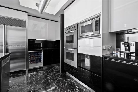Condo in Miami, Florida, 3 bedrooms  № 1811323 - photo 11