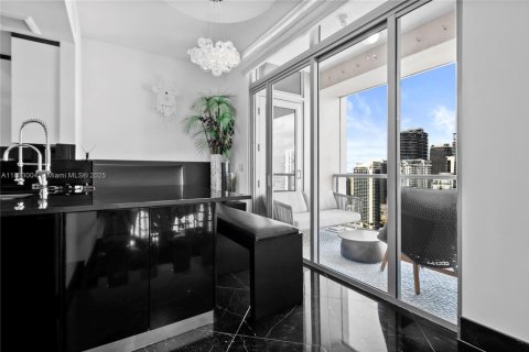 Condo in Miami, Florida, 3 bedrooms  № 1811323 - photo 12