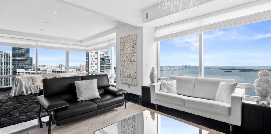Condo in Miami, Florida, 3 bedrooms  № 1811323