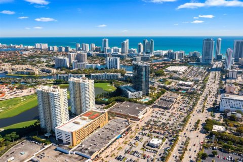 Condominio en venta en Hallandale Beach, Florida, 1 dormitorio, 85.47 m2 № 2045190 - foto 3