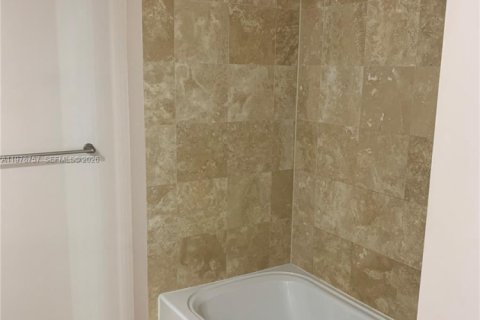 Condominio en venta en Hallandale Beach, Florida, 1 dormitorio, 85.47 m2 № 2045190 - foto 13