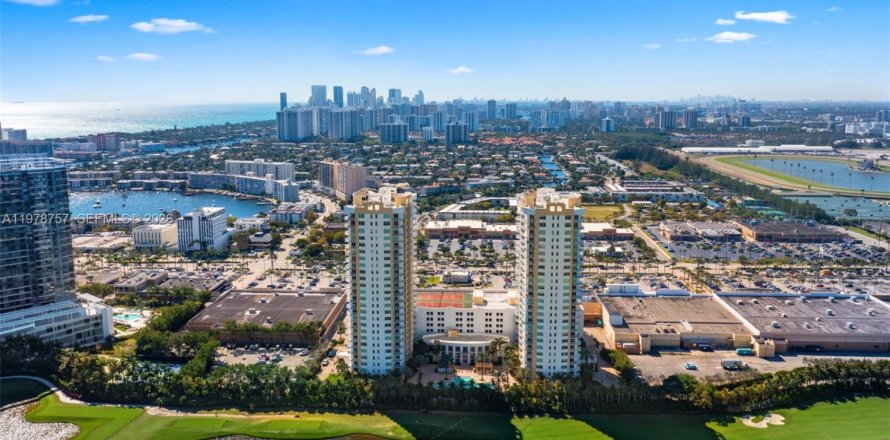Condominio en Hallandale Beach, Florida, 1 dormitorio  № 2045190