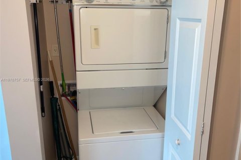 Condominio en venta en Hallandale Beach, Florida, 1 dormitorio, 85.47 m2 № 2045190 - foto 14