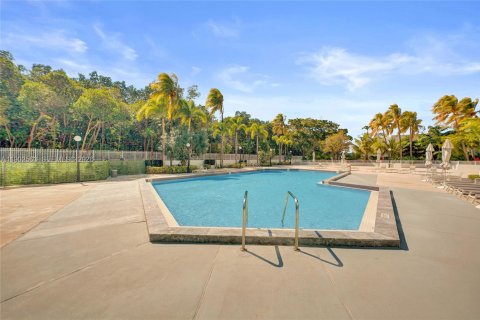 Condominio en venta en Sunny Isles Beach, Florida, 2 dormitorios, 126.07 m2 № 1953945 - foto 27