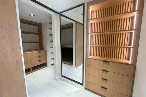 Купить кондоминиум в Санни-Айлс-Бич, Флорида 2 спальни, 126.07м2, № 1953945 - фото 1