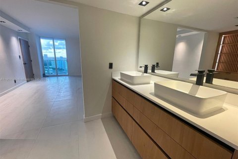 Купить кондоминиум в Санни-Айлс-Бич, Флорида 2 спальни, 126.07м2, № 1953945 - фото 14