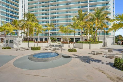 Condominio en venta en Sunny Isles Beach, Florida, 2 dormitorios, 126.07 m2 № 1953945 - foto 28