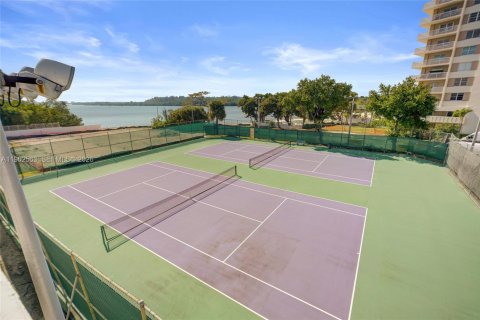 Condominio en venta en Sunny Isles Beach, Florida, 2 dormitorios, 126.07 m2 № 1953945 - foto 21