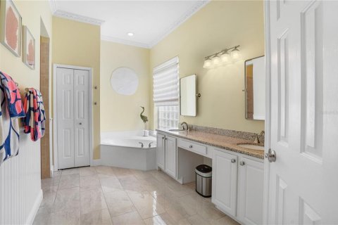 House in Vero Beach, Florida 4 bedrooms, 251.67 sq.m. № 1912653 - photo 24