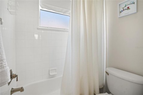 House in Vero Beach, Florida 4 bedrooms, 251.67 sq.m. № 1912653 - photo 30
