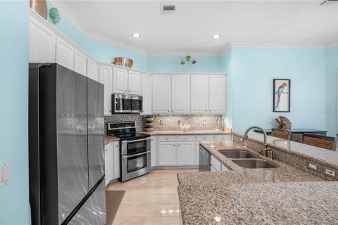 House in Vero Beach, Florida 4 bedrooms, 251.67 sq.m. № 1912653 - photo 12