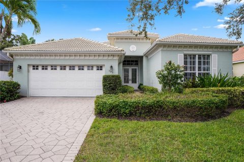 House in Vero Beach, Florida 4 bedrooms, 251.67 sq.m. № 1912653 - photo 1