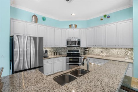 House in Vero Beach, Florida 4 bedrooms, 251.67 sq.m. № 1912653 - photo 11