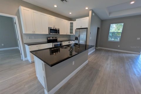 Villa ou maison à louer à North Port, Floride: 3 chambres, 140.84 m2 № 2320772 - photo 2