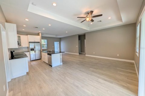 Villa ou maison à louer à North Port, Floride: 3 chambres, 140.84 m2 № 2320772 - photo 4