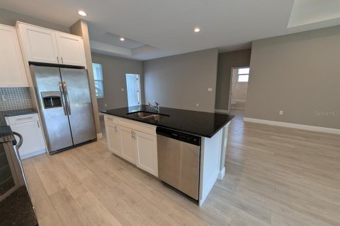 Villa ou maison à louer à North Port, Floride: 3 chambres, 140.84 m2 № 2320772 - photo 6