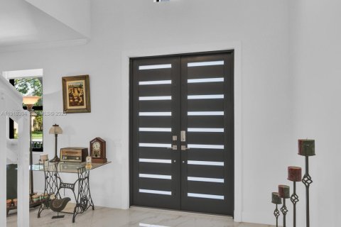 Купить виллу или дом в Уэстон, Флорида 5 спален, 285.3м2, № 1996418 - фото 8