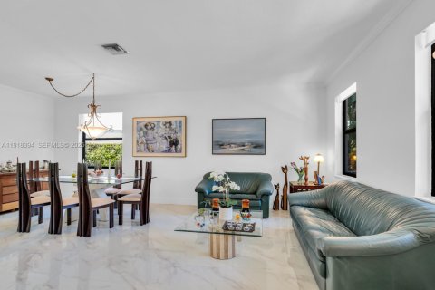 Купить виллу или дом в Уэстон, Флорида 5 спален, 285.3м2, № 1996418 - фото 9