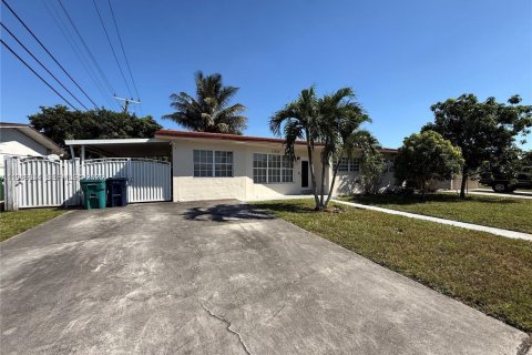 House in Hialeah, Florida 3 bedrooms, 118.45 sq.m. № 2002427